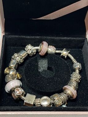Pandora bracelet. 18 pandora beads. 1 SS bead. 8”. Pink tones. Box in
Stunning!